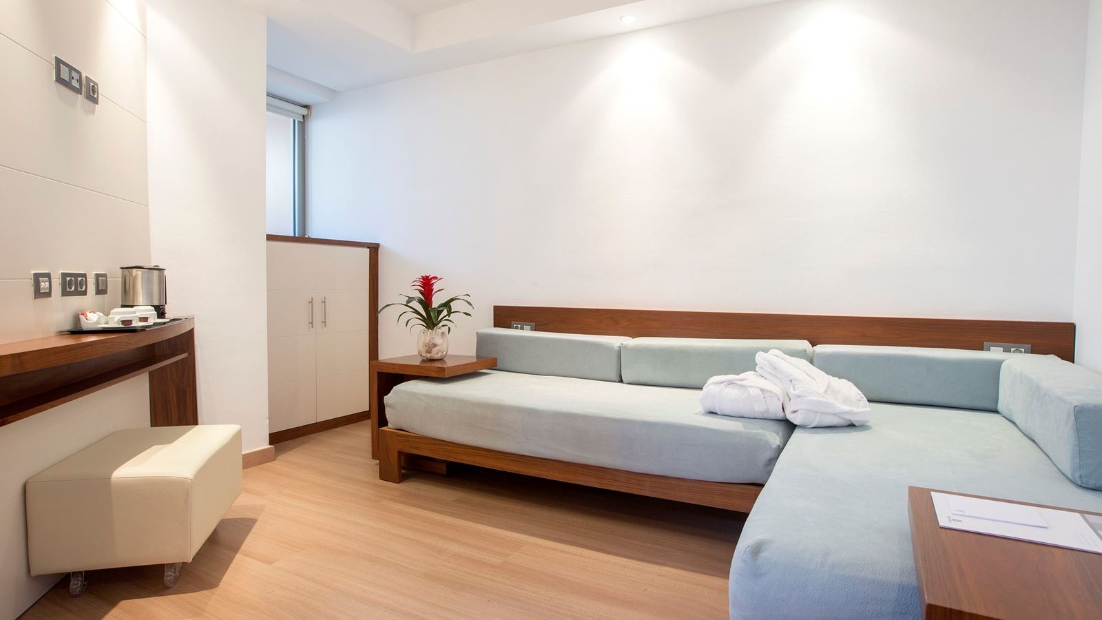 rooms-junior-suite-balcony-or-terrace