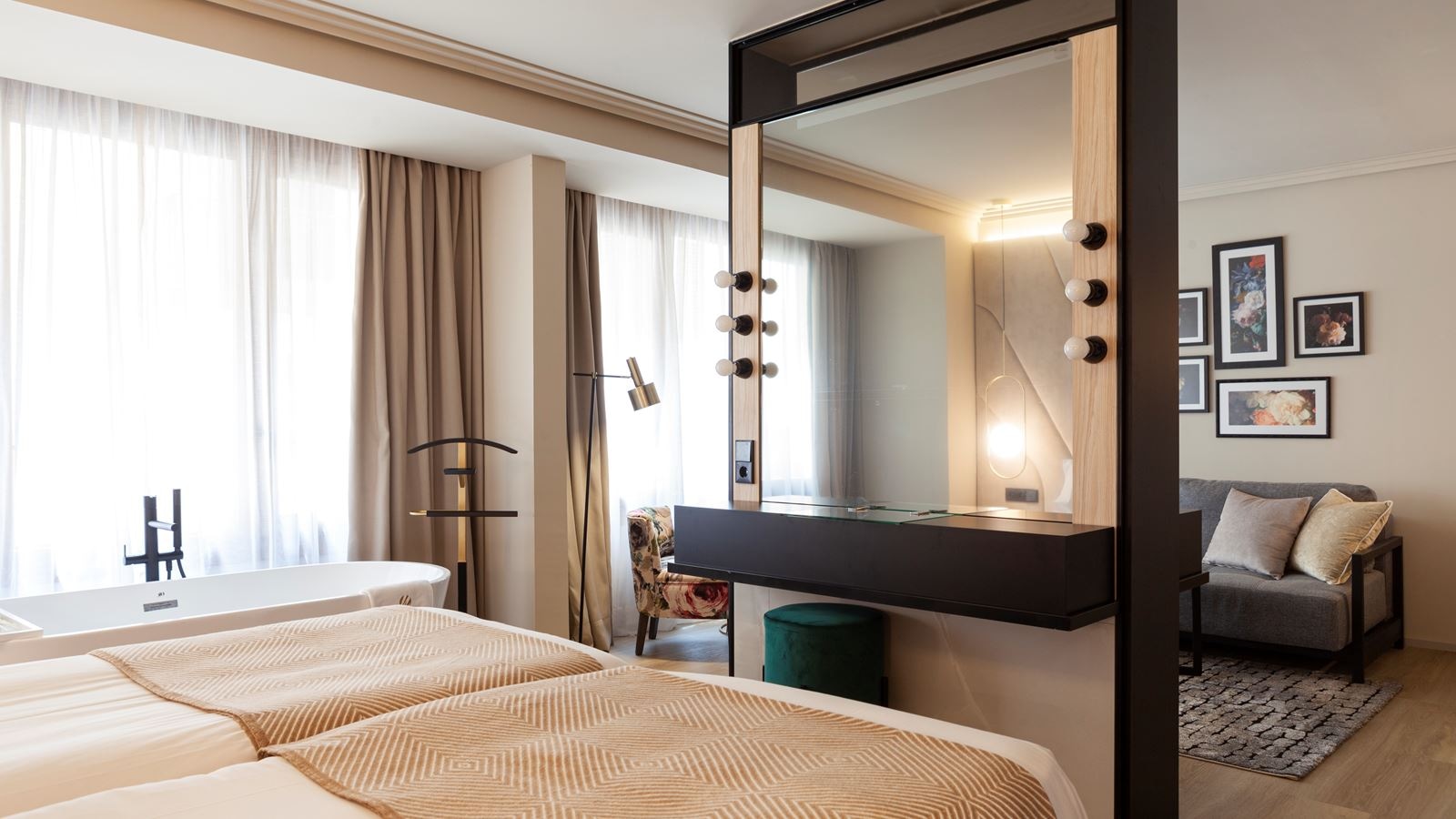 rooms-the-hidden-suite-designer-hot-tub