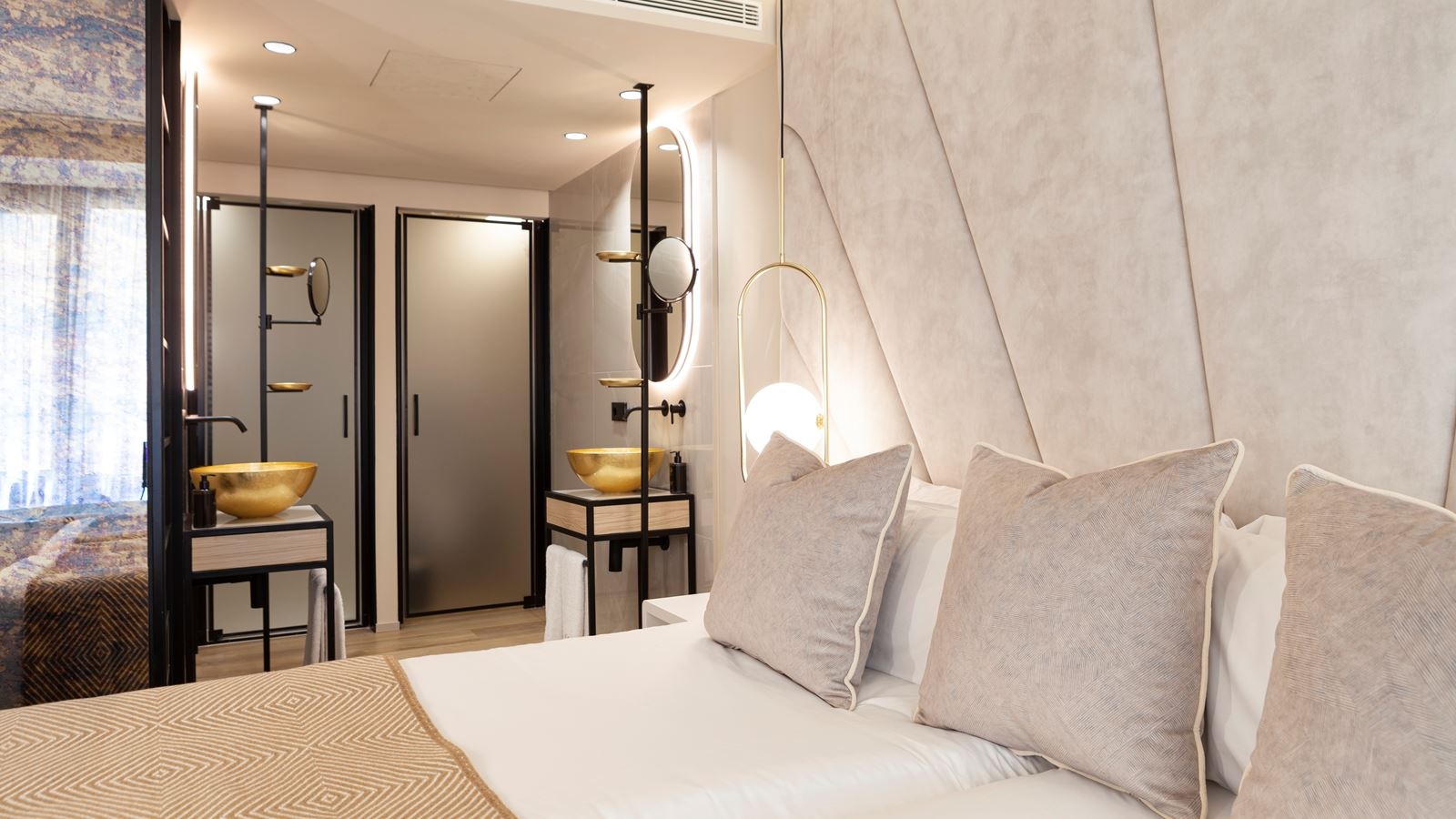 rooms-the-hidden-suite-designer-hot-tub