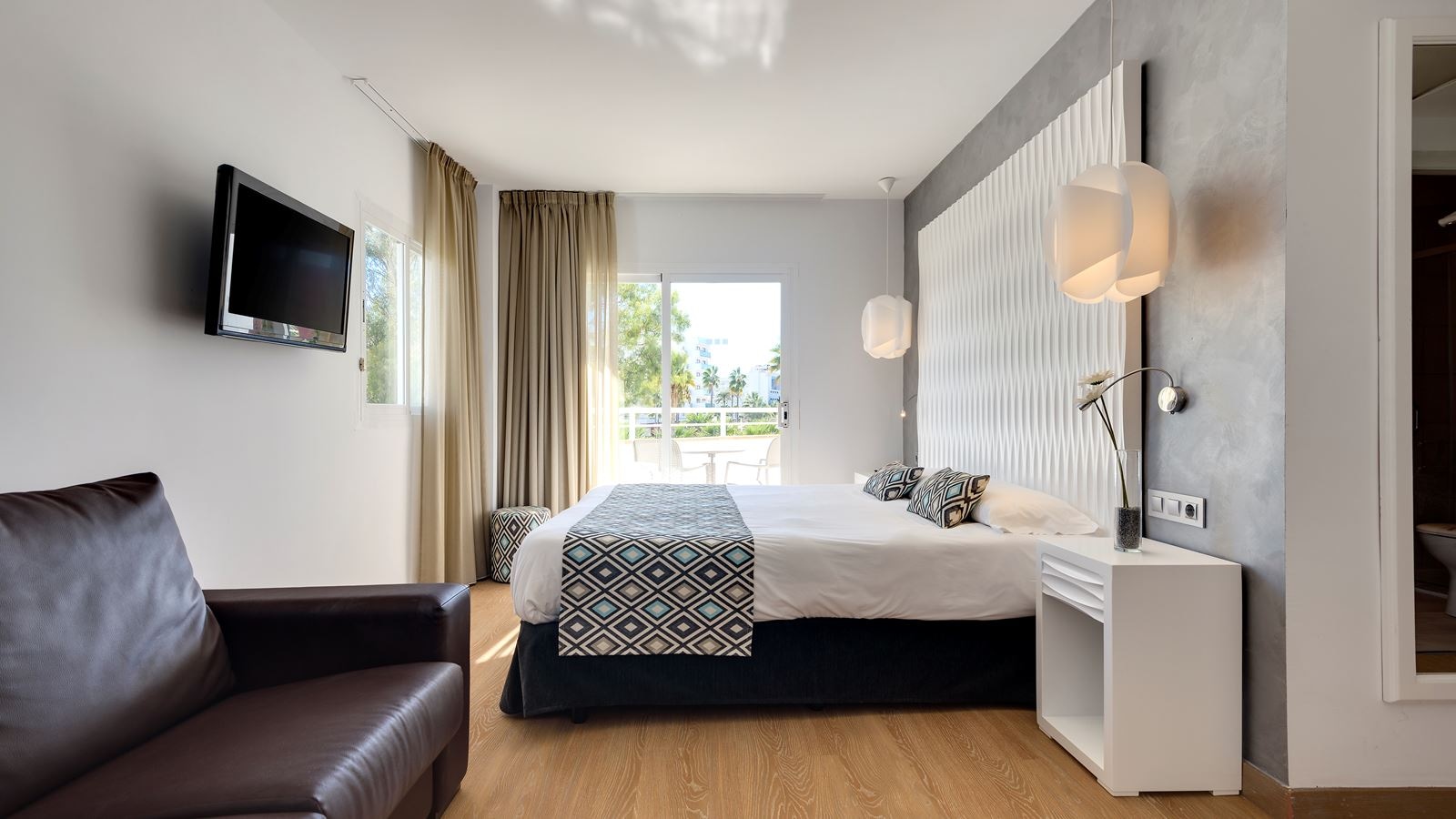 rooms-double-superior-balcony-or-terrace