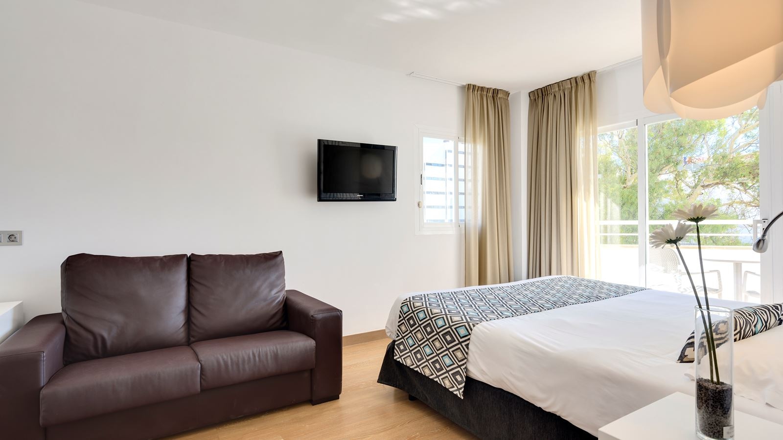 rooms-double-superior-balcony-or-terrace