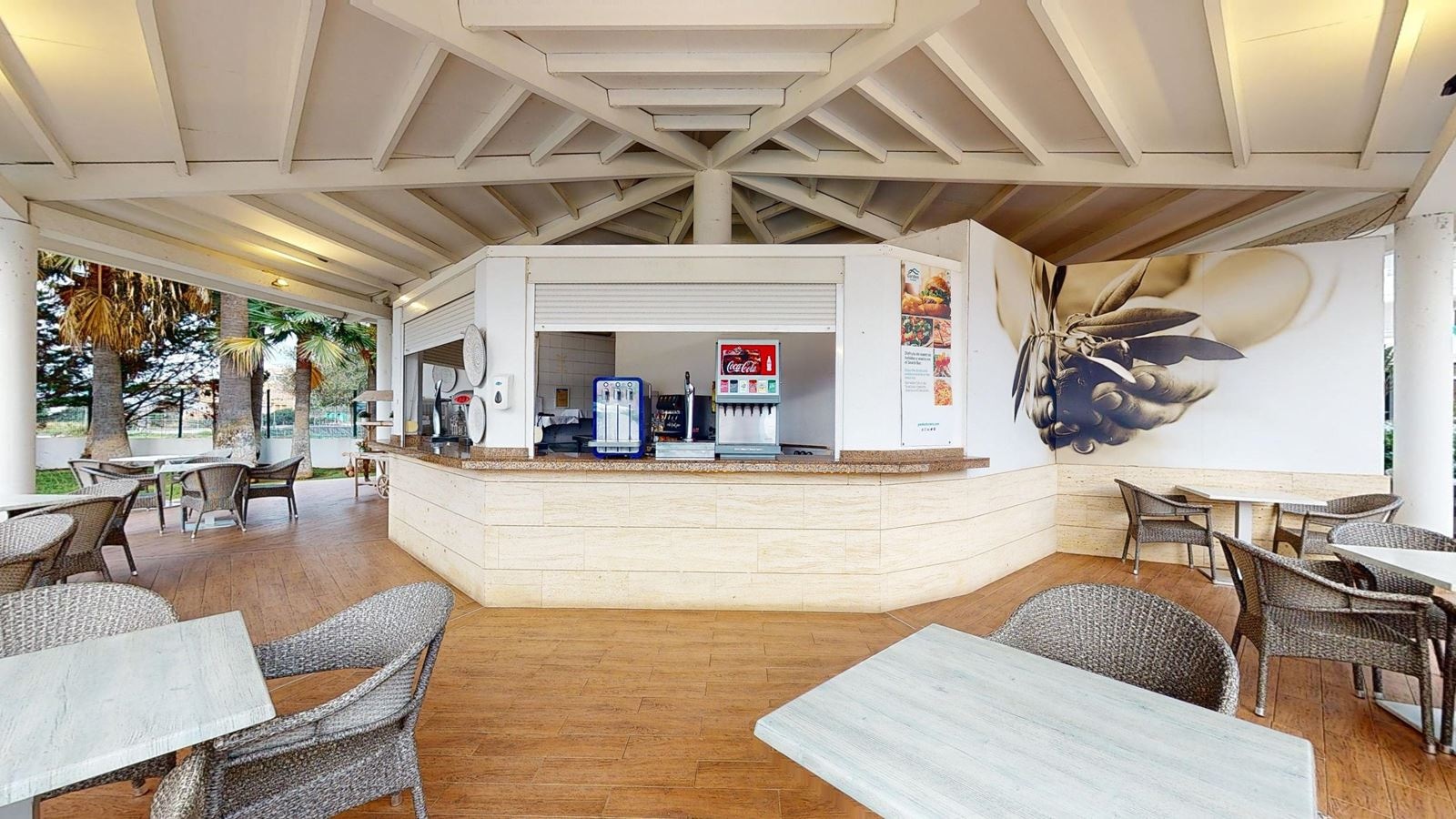 restaurants-pool-bar