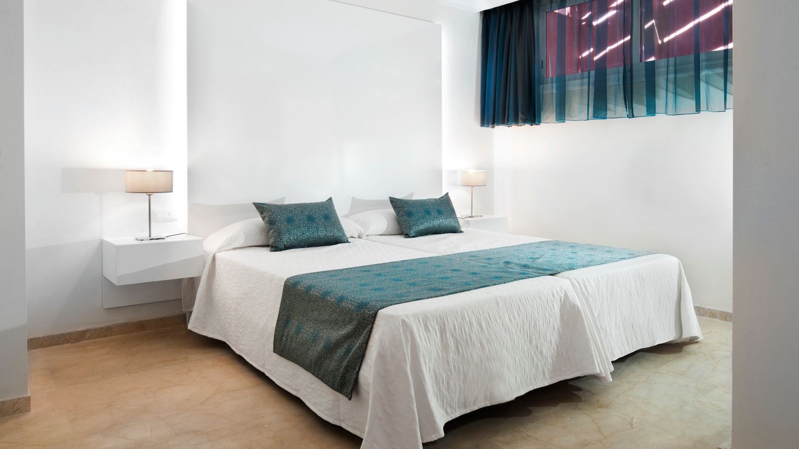 rooms-1-bedroom-apartment-balcony-or-terrace