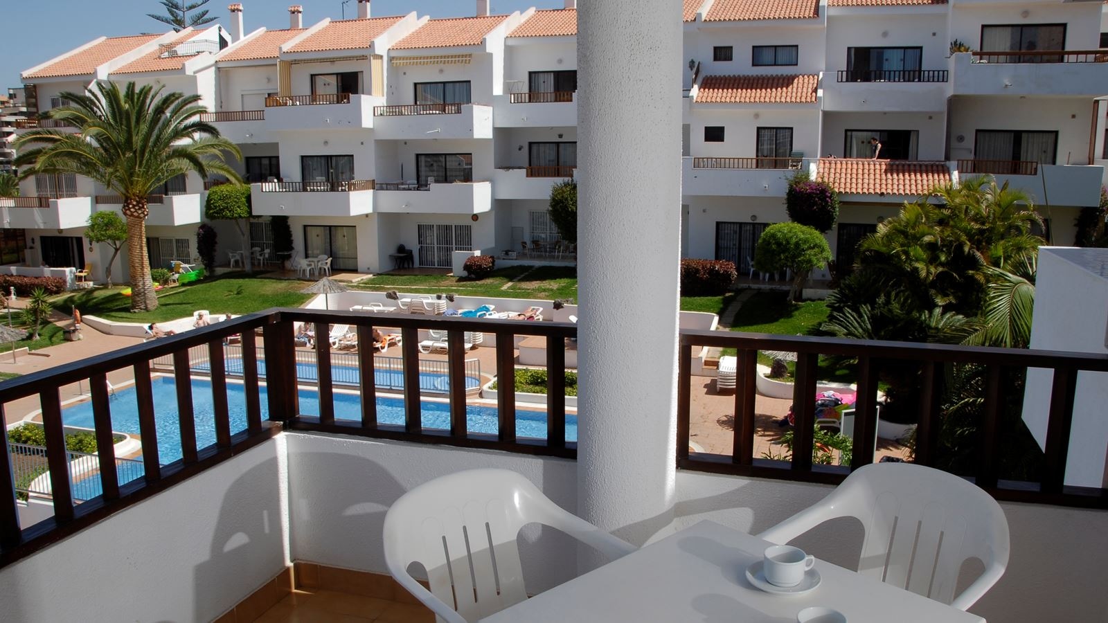 rooms-standard-apartment-balcony-or-terrace