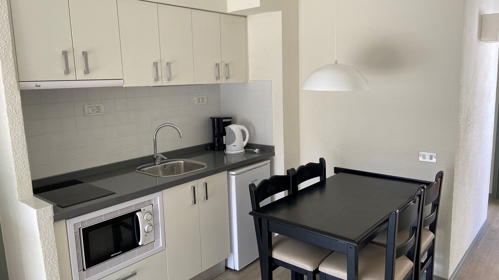 rooms-standard-apartment-balcony-or-terrace