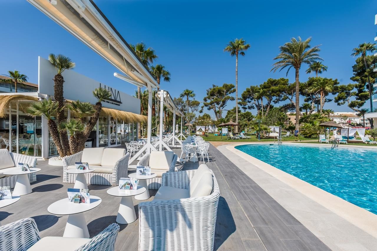 restaurants-luna-restaurant--pool-bar