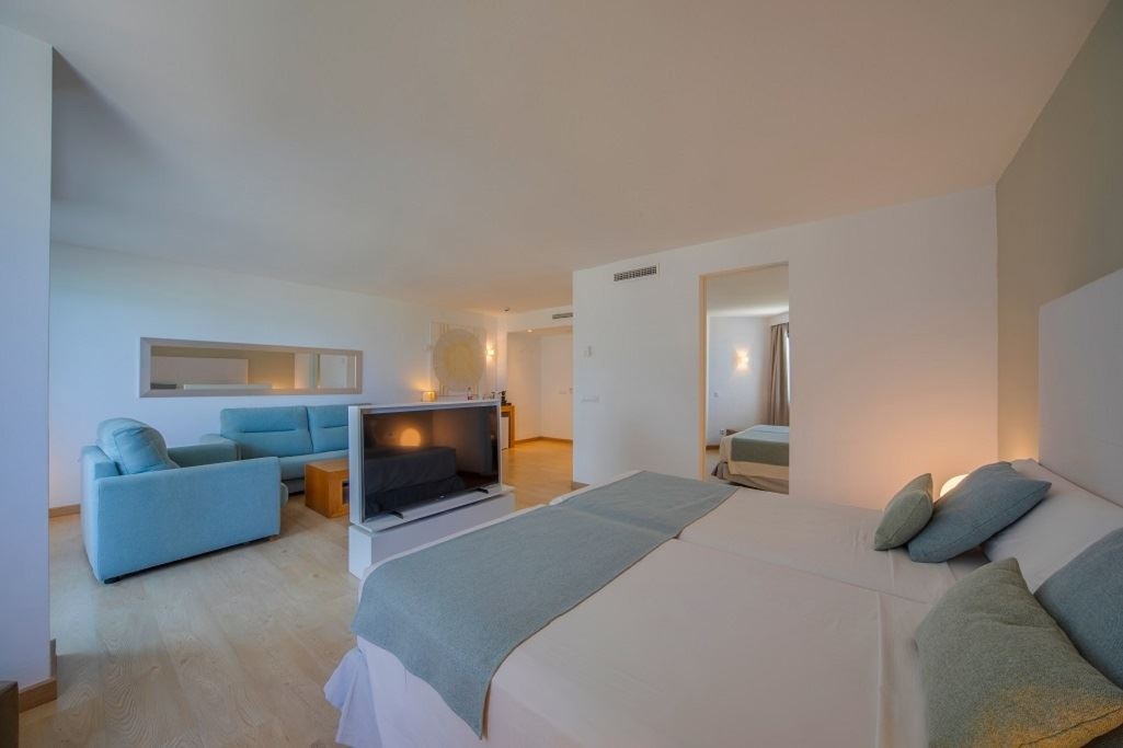 rooms-junior-suite-side-sea-view
