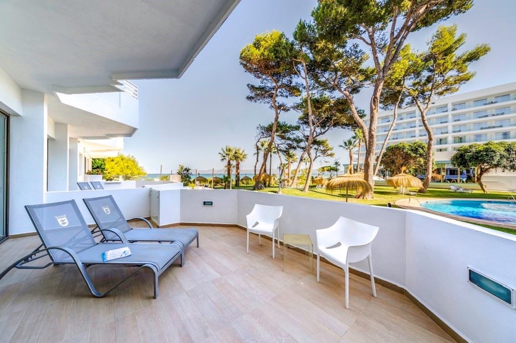 rooms-junior-suite-side-sea-view