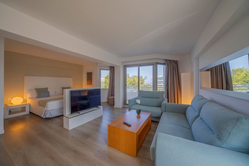 rooms-junior-suite-side-sea-view