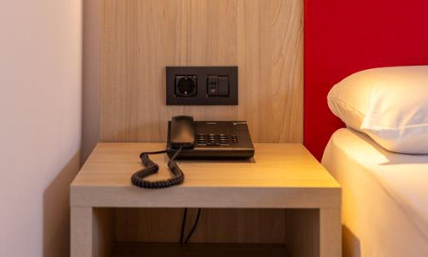 rooms-the-flow-double-room-lateral-sea-view-single-use