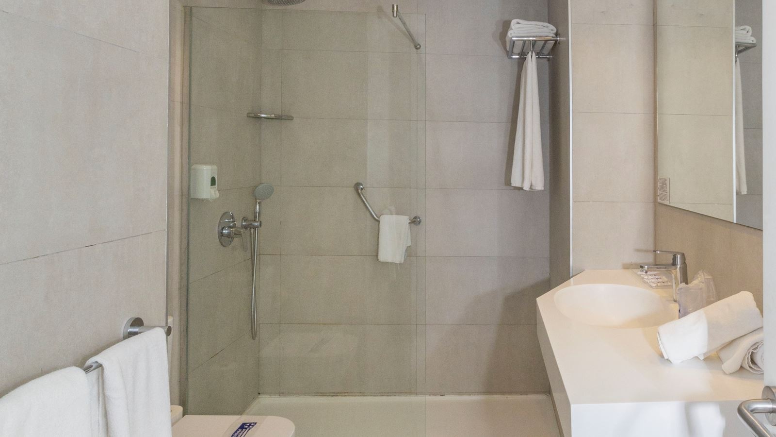 rooms-double-standard-1-bedroom-apartment-with-balcony-a2r