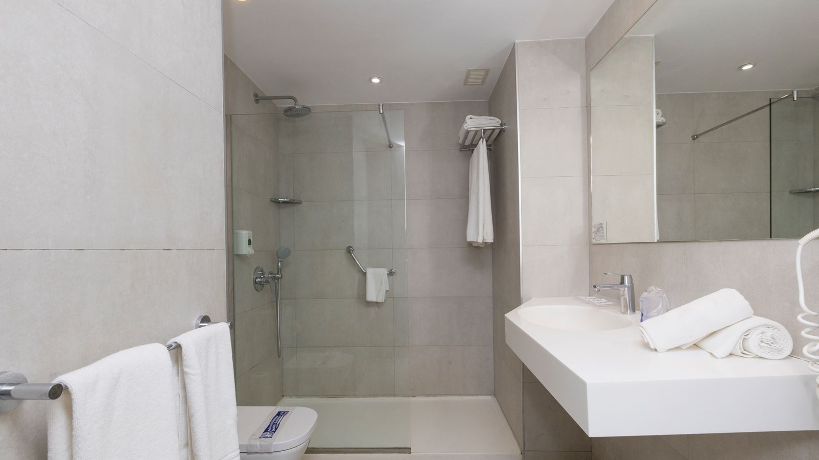 rooms-double-standard-1-bedroom-apartment-with-balcony-a2r