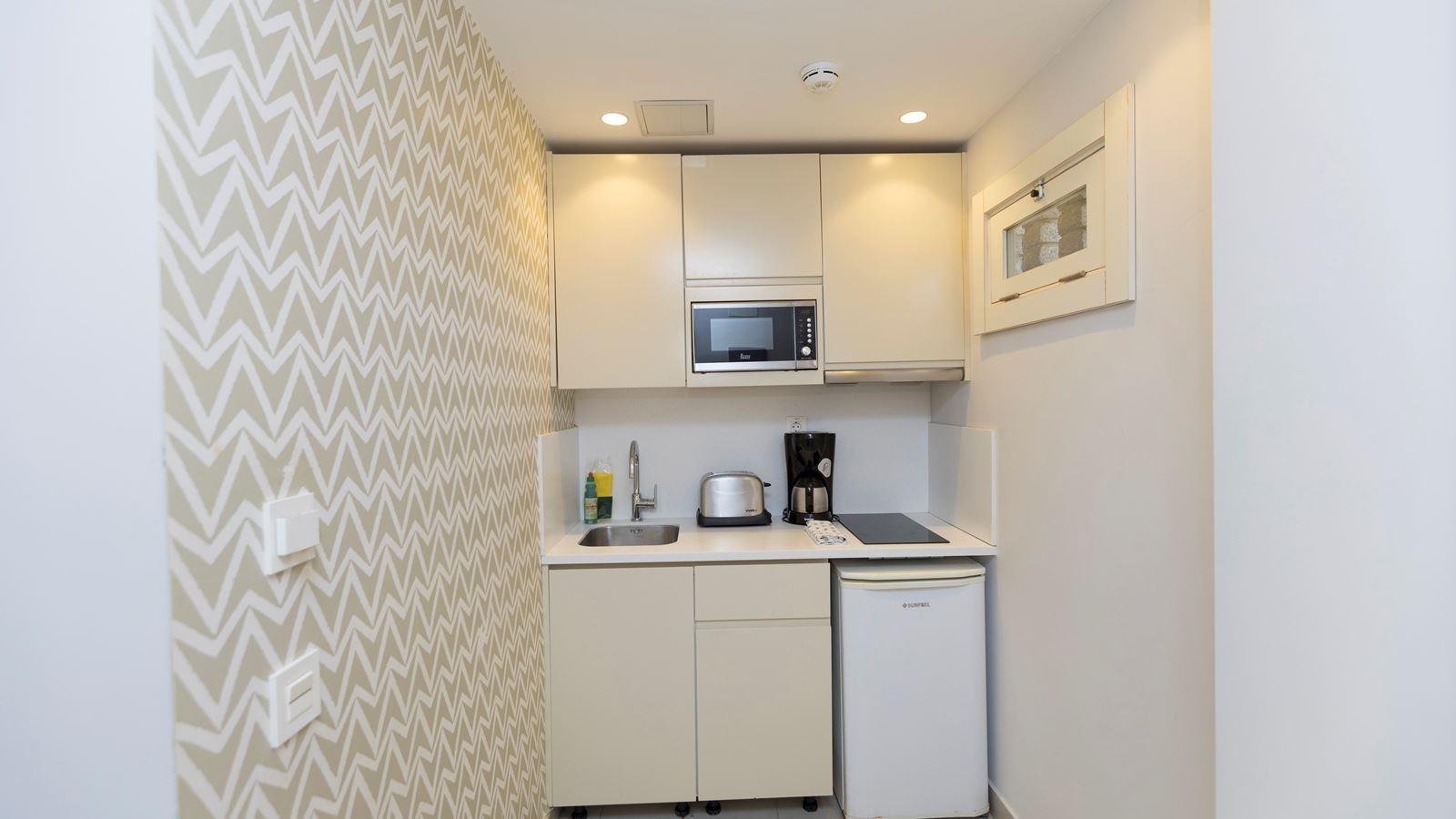 rooms-double-standard-1-bedroom-apartment-with-balcony-a2r