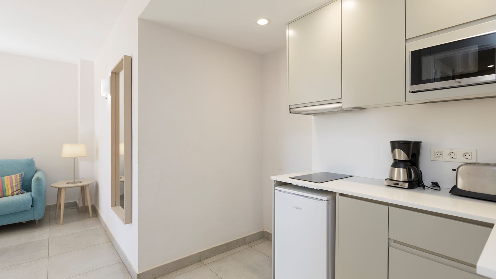 rooms-standard-1-bedroom-apartment-with-balcony-apr