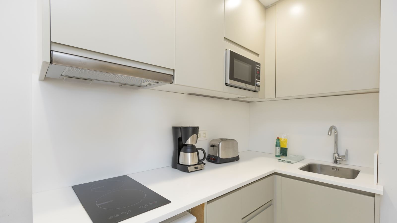 rooms-standard-1-bedroom-apartment-with-balcony-apr