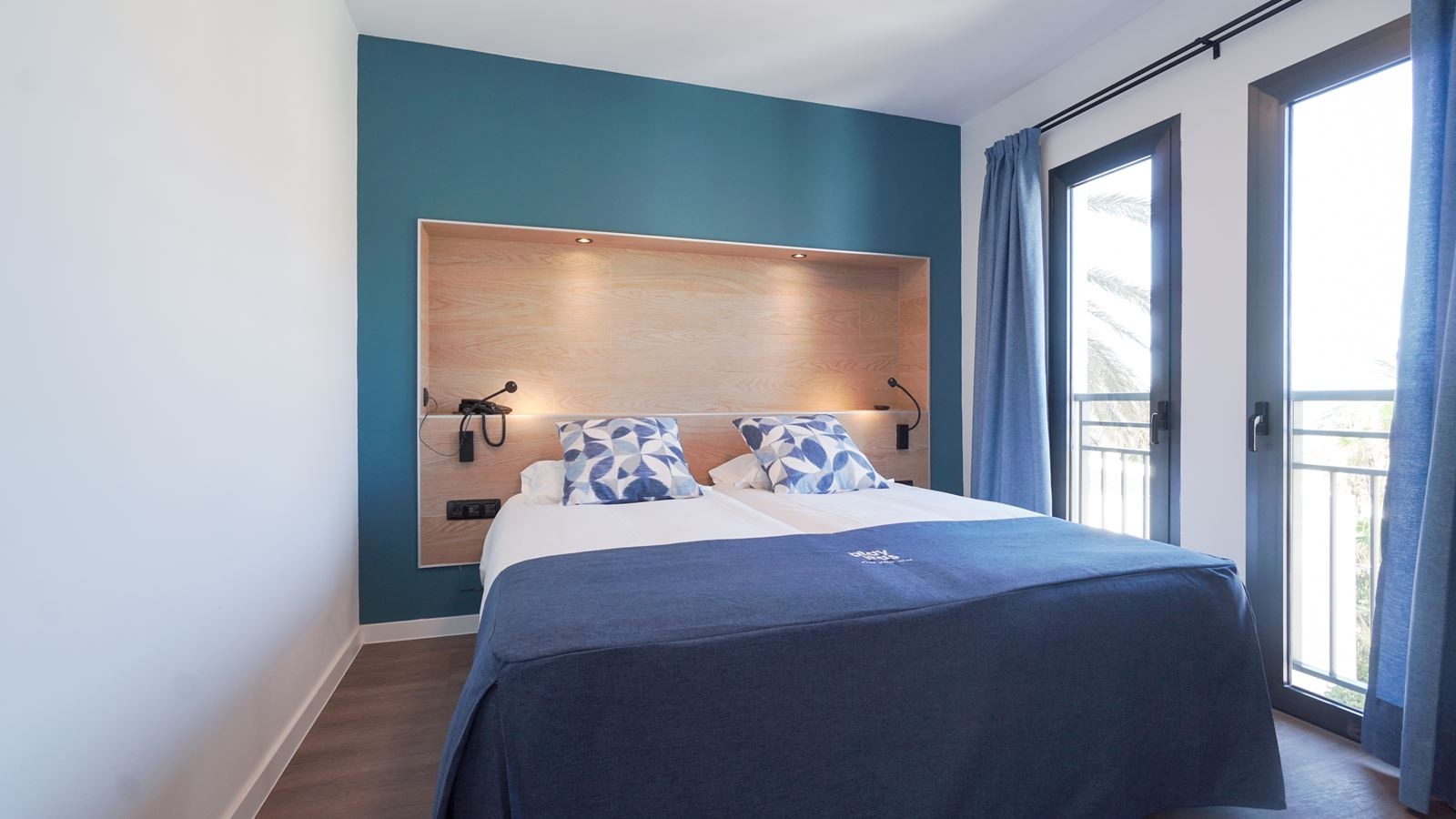 rooms-junior-suite-sea-view-with-kitchenette