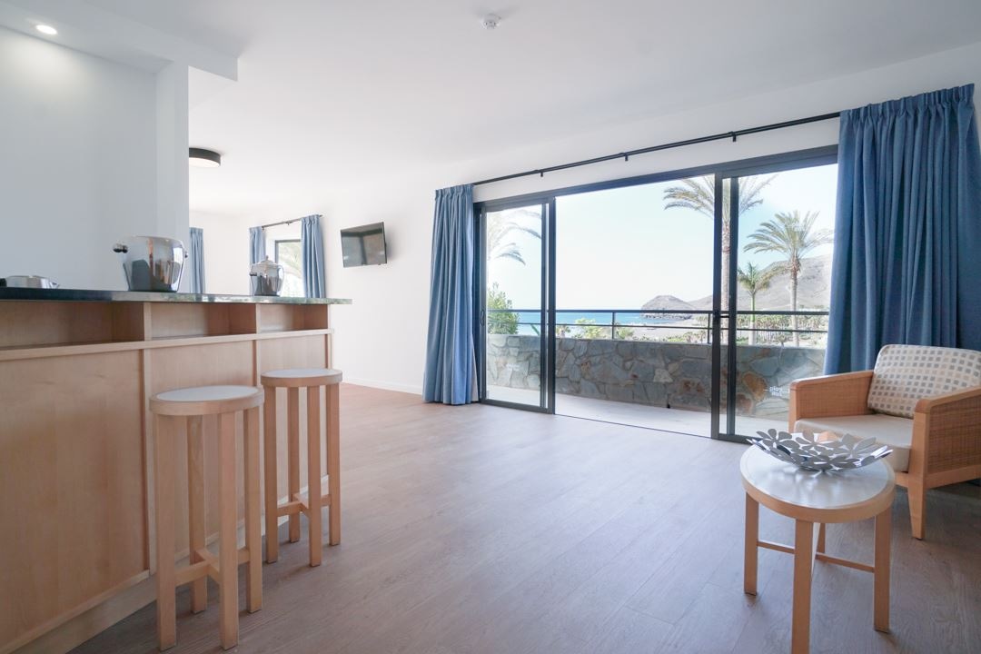 rooms-suite-with-private-pool