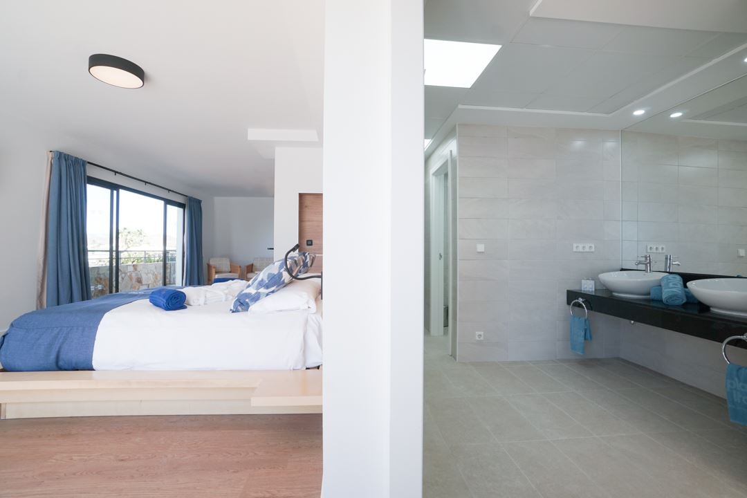 rooms-suite-with-private-pool