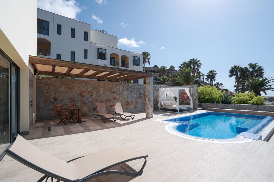 rooms-suite-with-private-pool