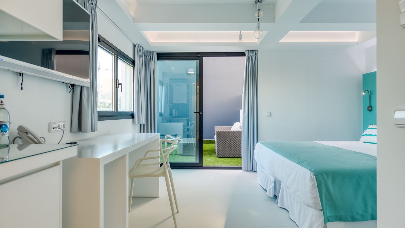 rooms-suite-terrace-emblem--sut