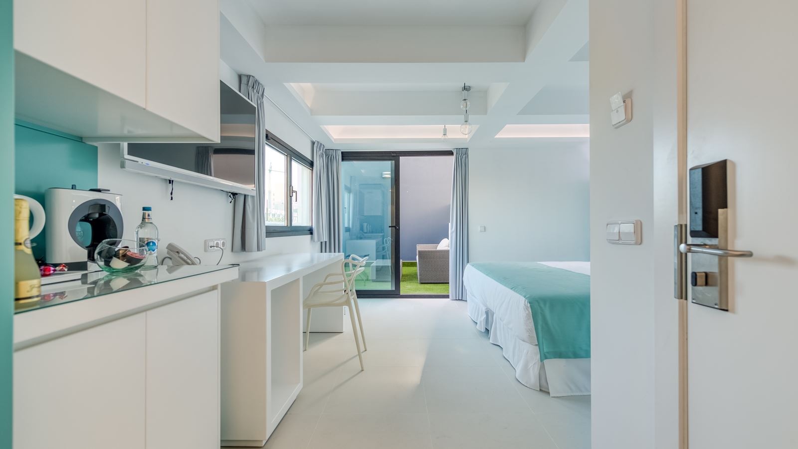 rooms-suite-terrace-emblem--sut