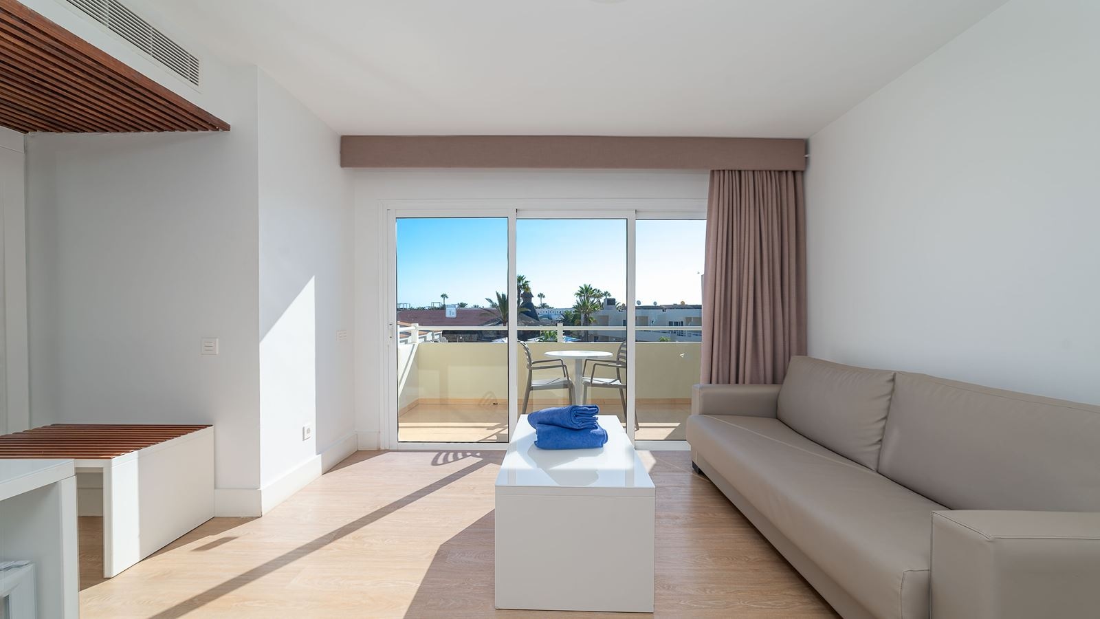 rooms-adapted-room-balcony-or-terrace