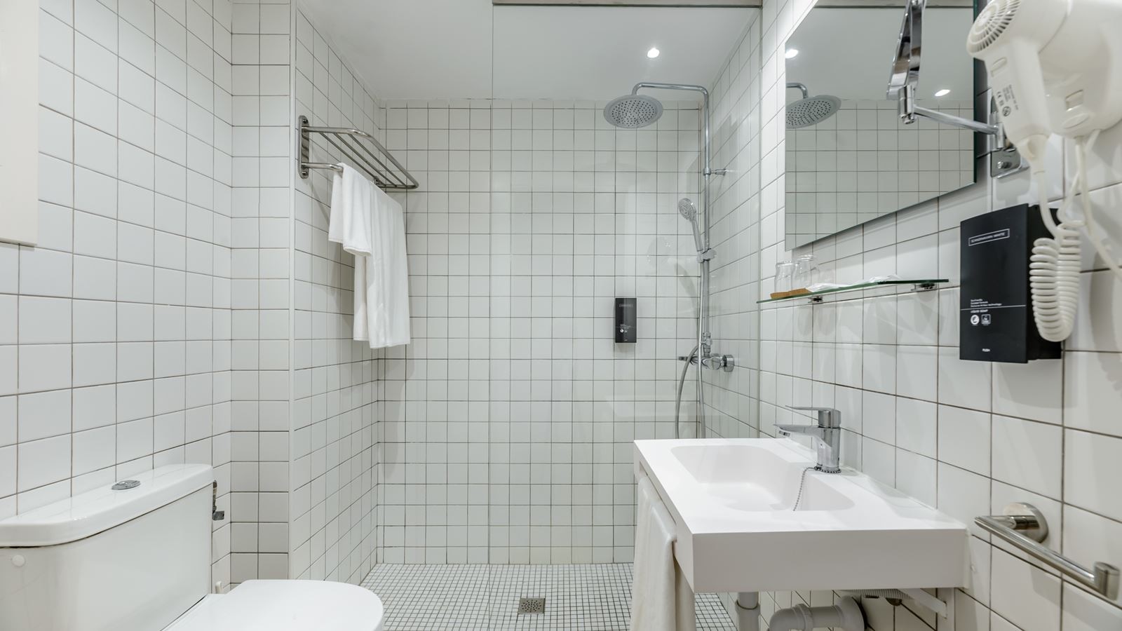 rooms-twin-room-balcony-or-terrace