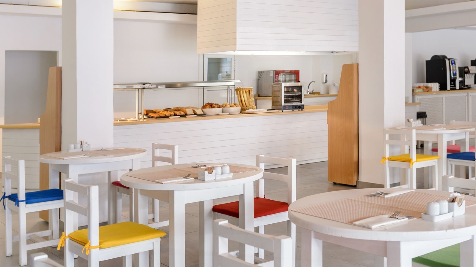 restaurants-restaurant