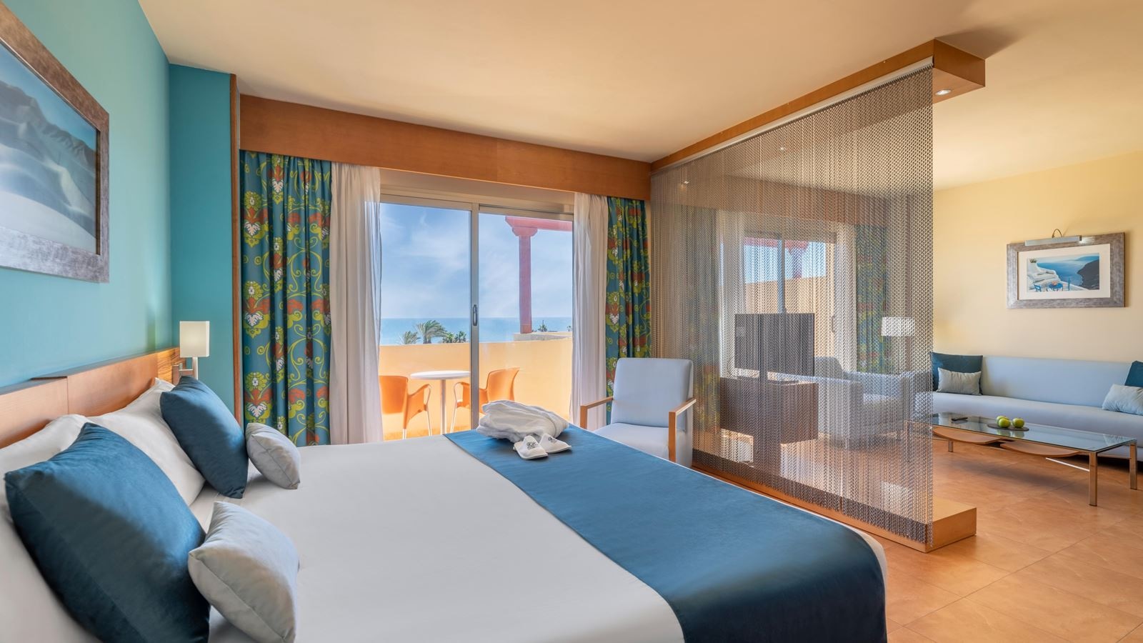 rooms-fam-js-sv-family-junior-suite-with-balcony-or-terrace