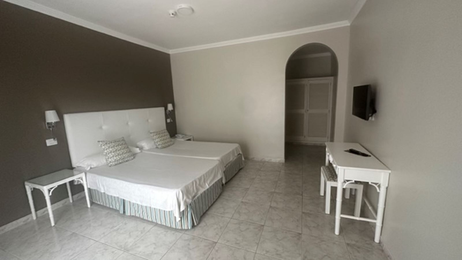 rooms-double-garden-view