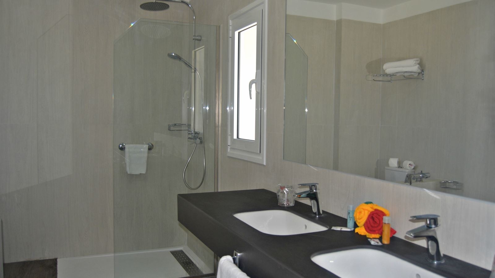 rooms-superior-pool-view