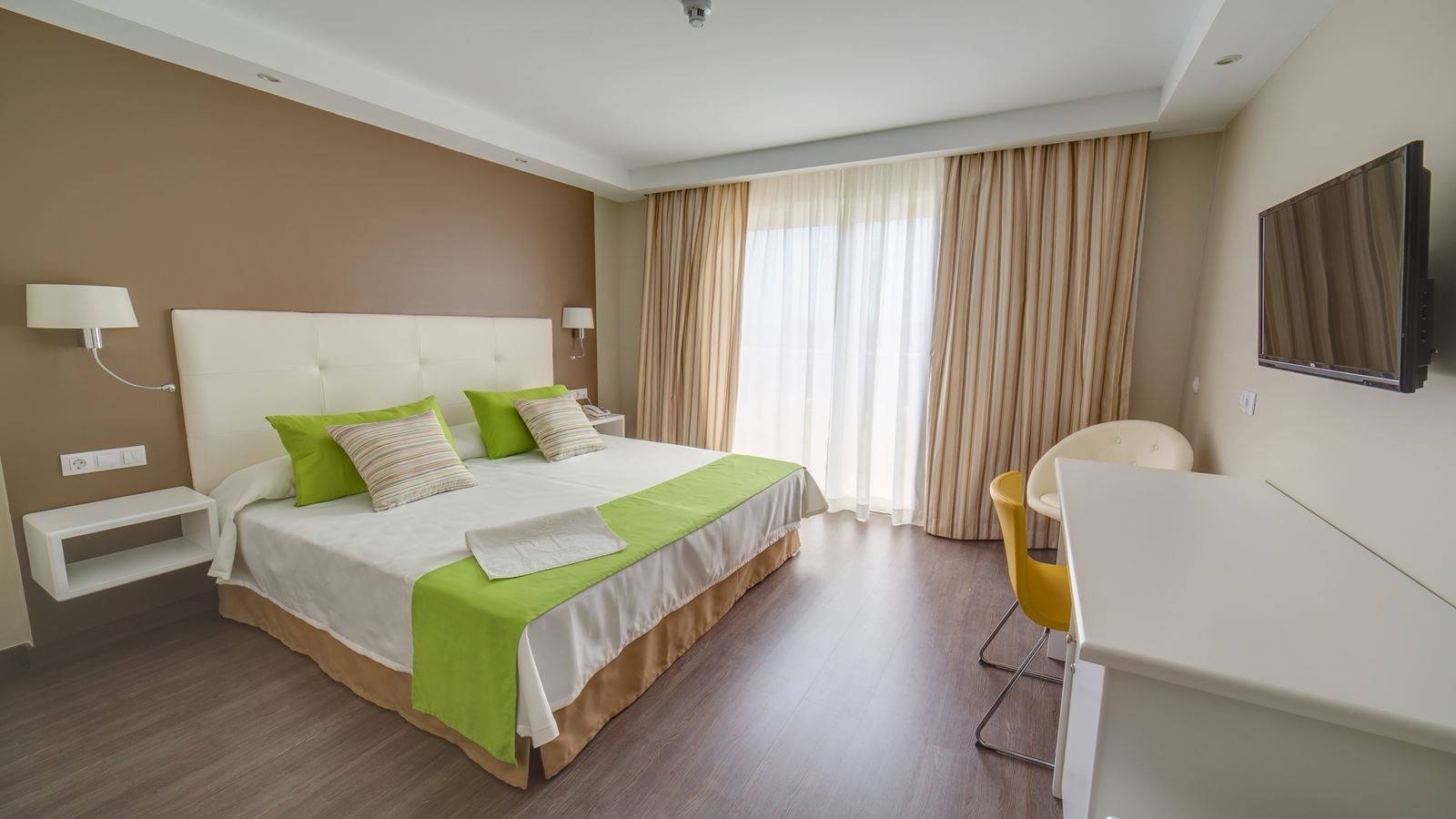 rooms-superior-pool-view