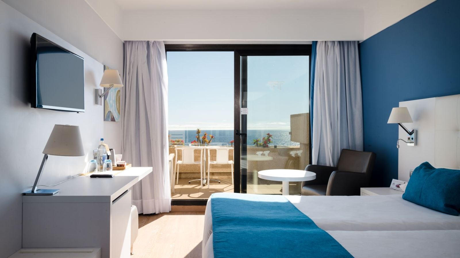 rooms-superior-sea-view-room-balcony-or-terrace