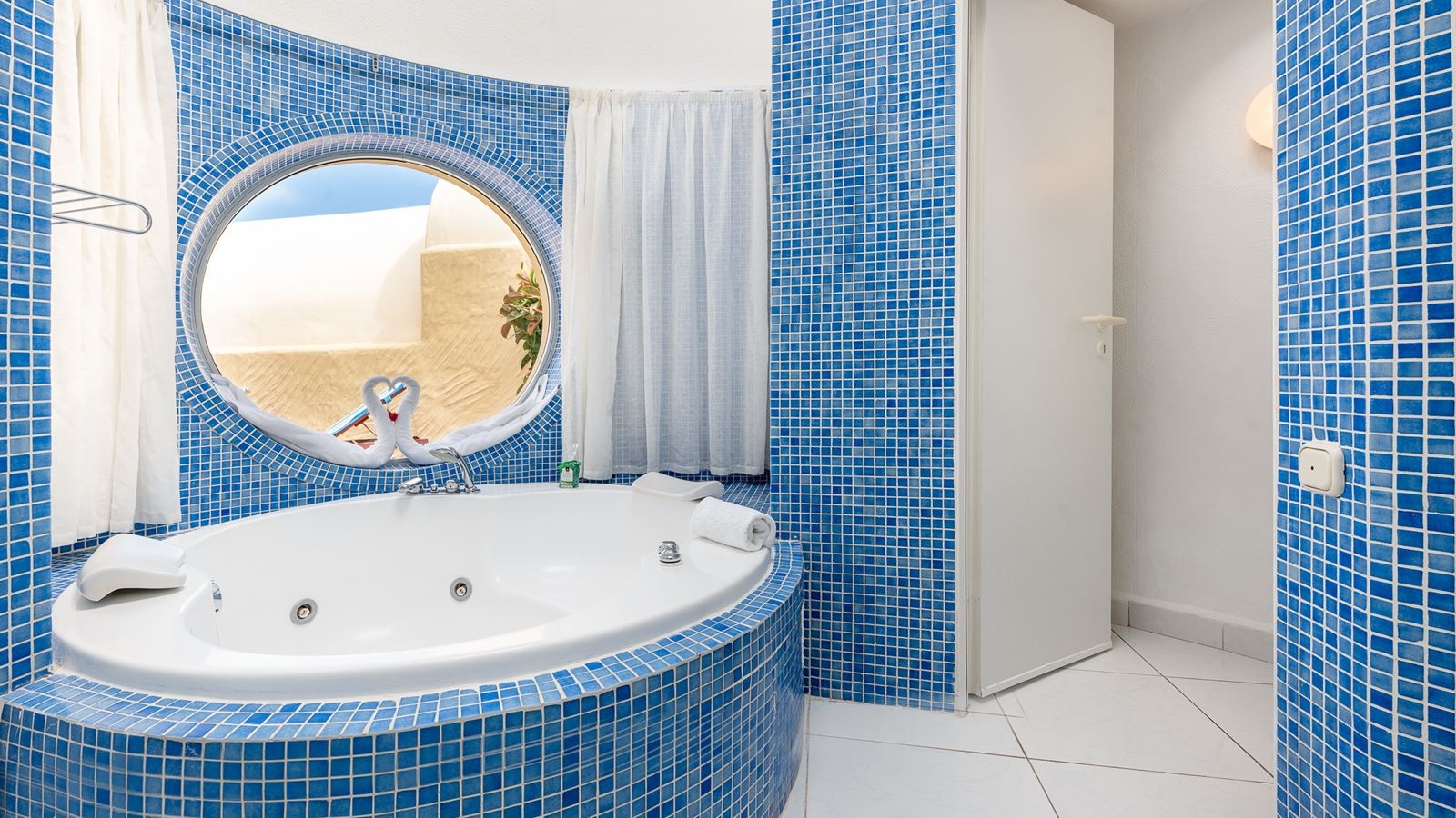 rooms-suite-with-terrace-sui