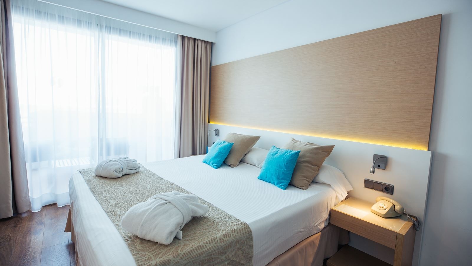 rooms-smart-suite-balcony-or-terrace