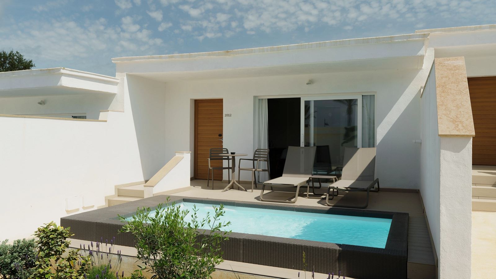 rooms-my-favorite-club-suite-swim-up-seaview