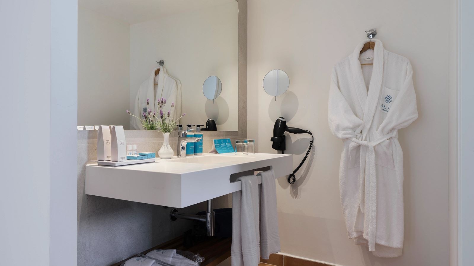 rooms-my-favorite-club-suite-swim-up-garden-view