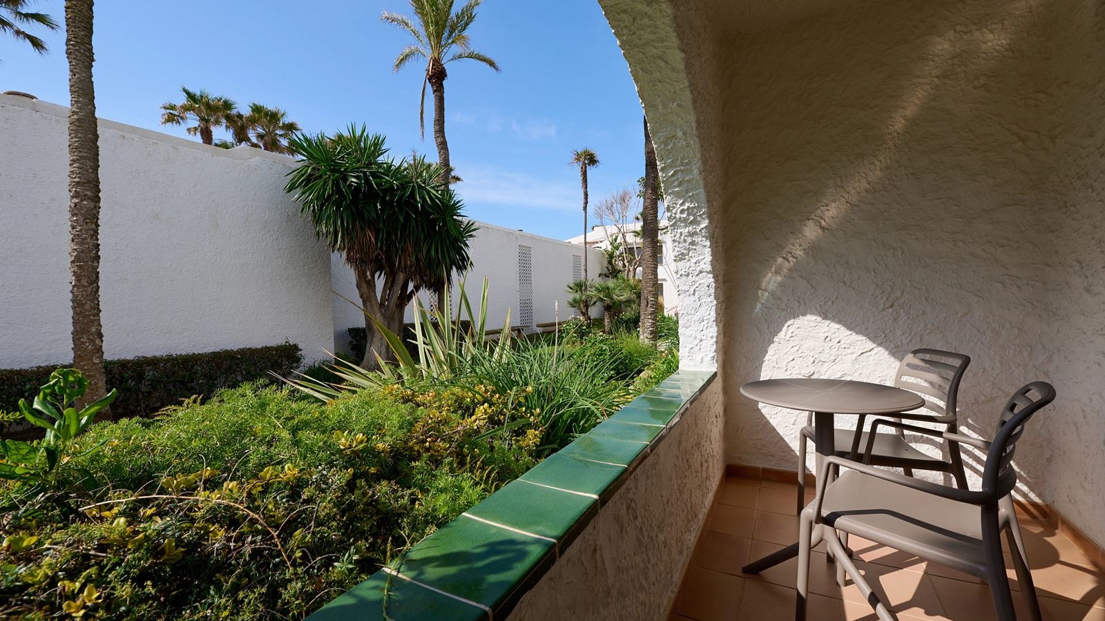 rooms-double-room-garden-view-with-balcony-or-terrace