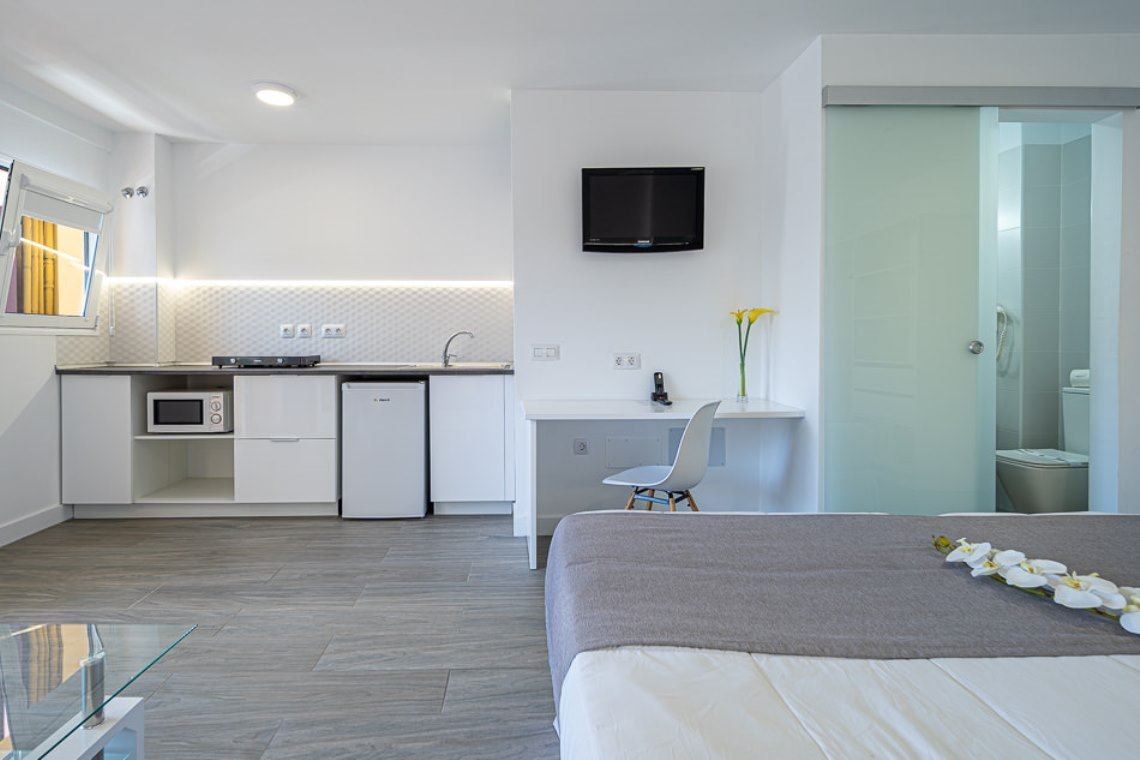 rooms-superior-studio-balcony