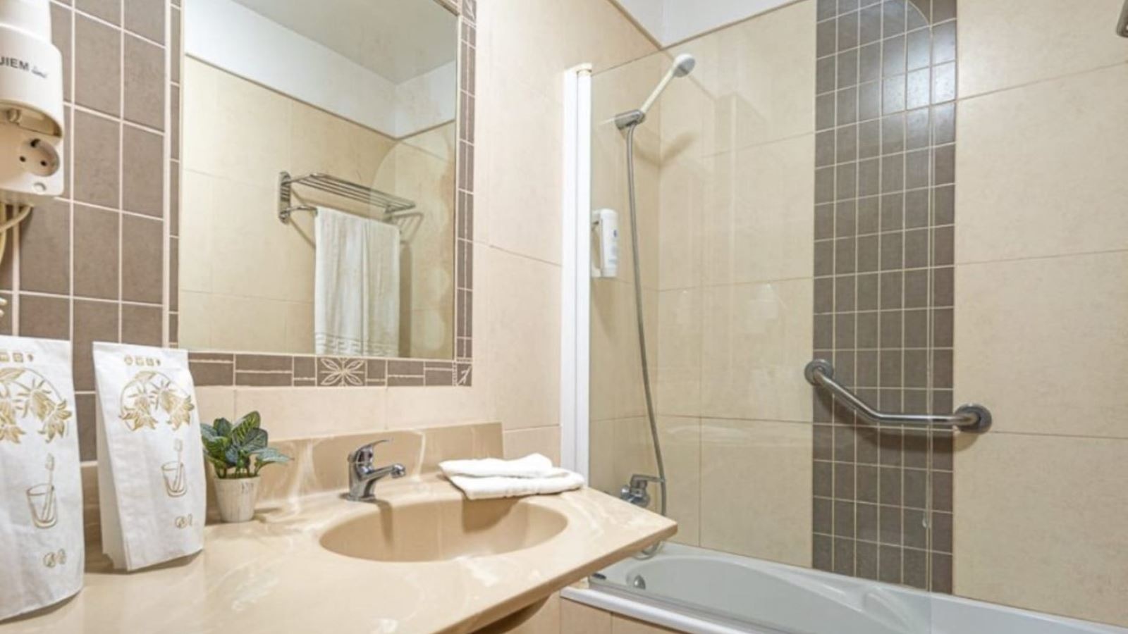 rooms-standard-studio-balcony