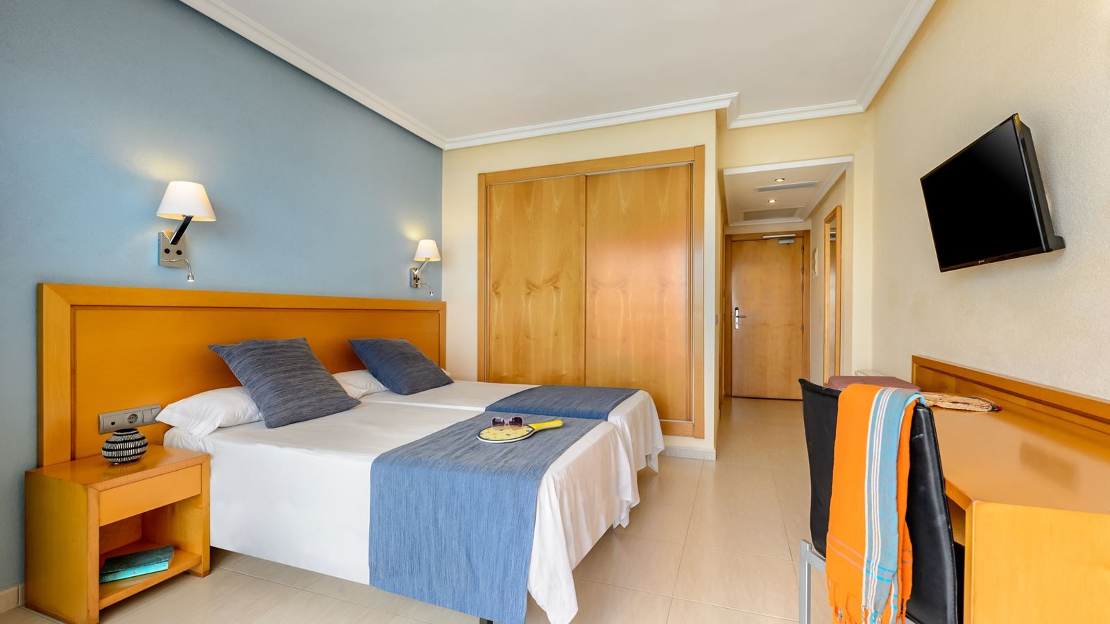 rooms-twin-room-sea-view-balcony-or-terrace