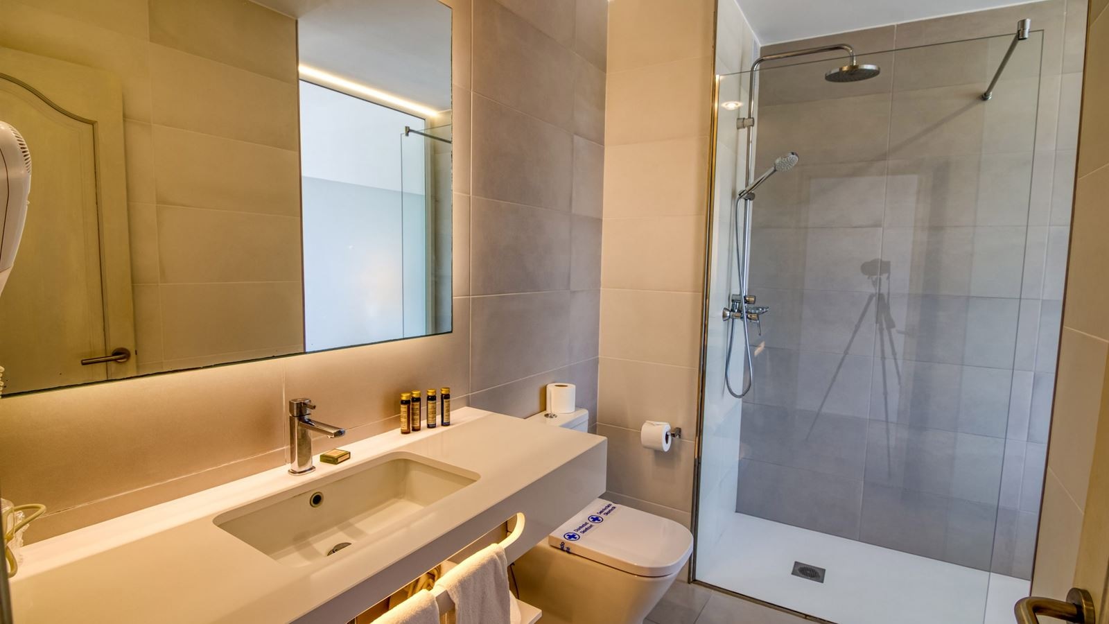 rooms-db--twin-side-sea-view-balcony-or-terrace