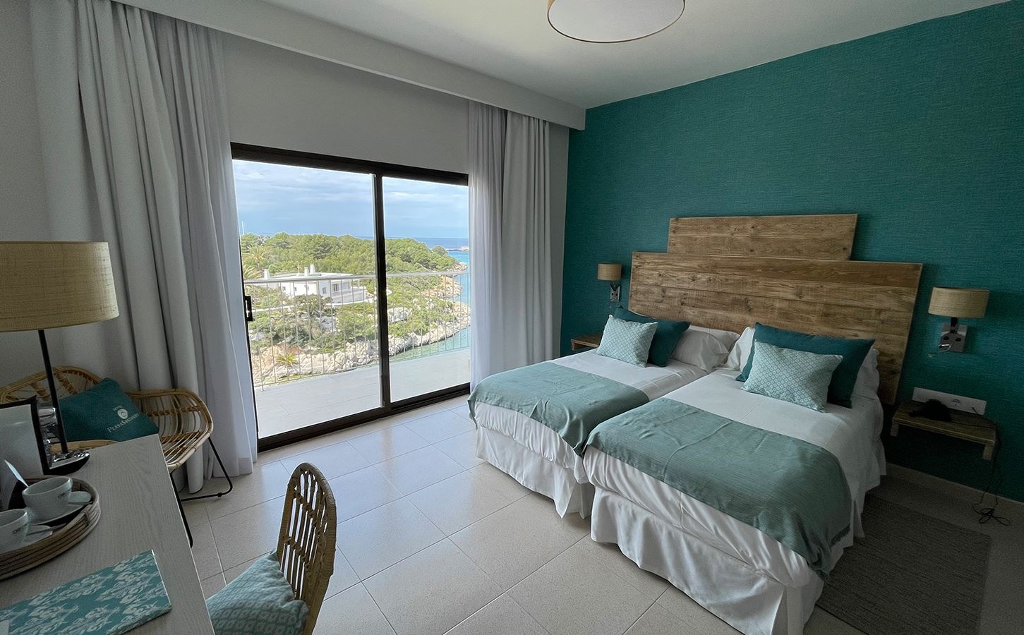 rooms-dm--twin-direct-sea-view-balcony-or-terrace