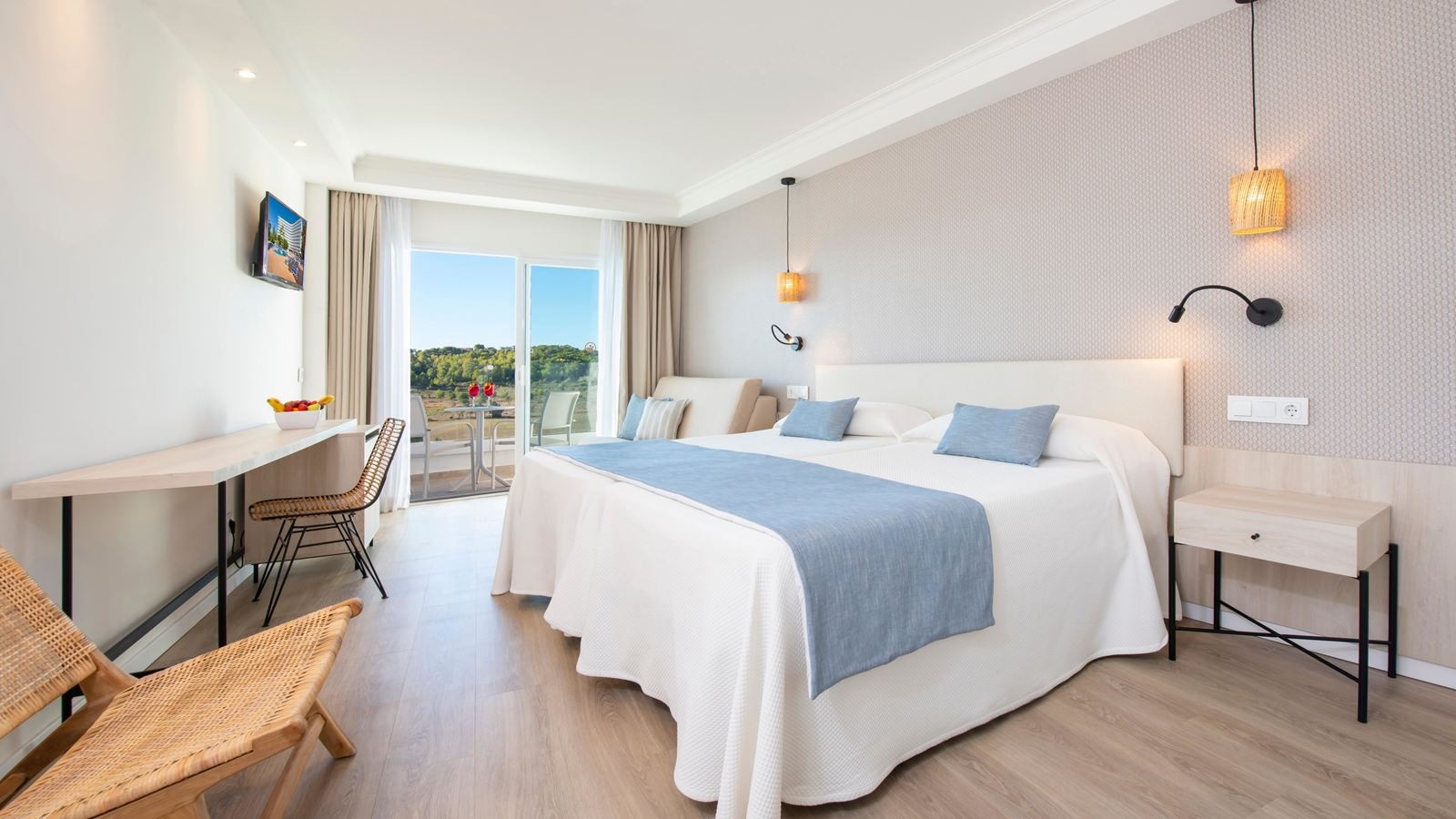 rooms-superior-family-room