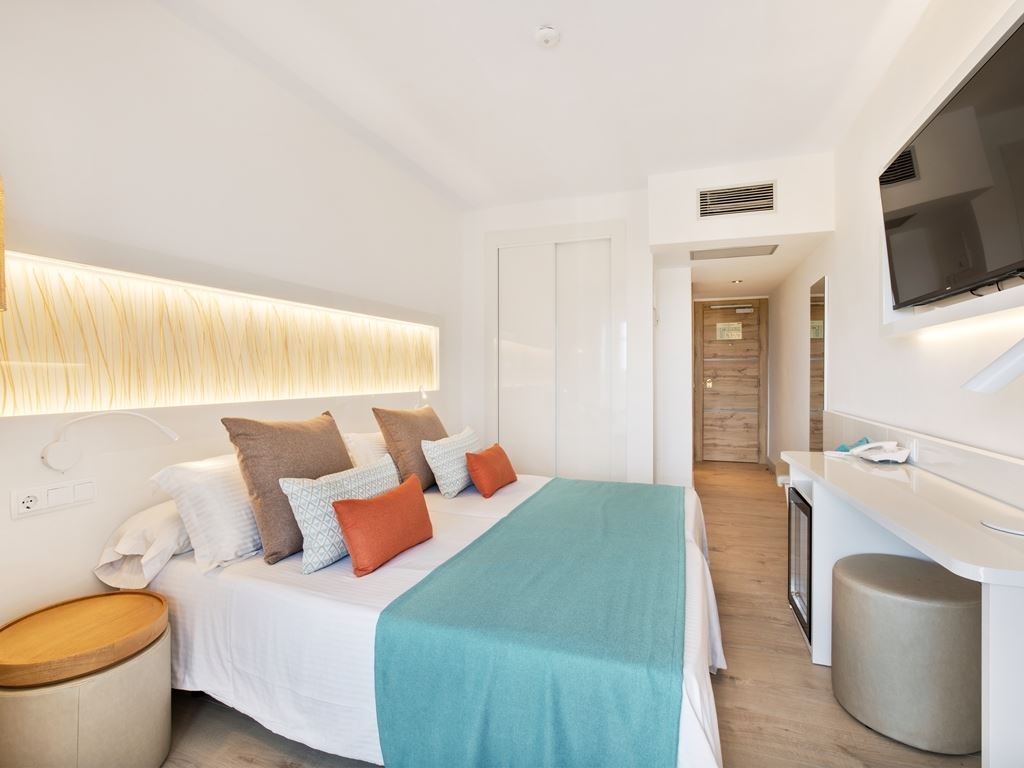 rooms-db--twin-room-balcony-or-terrace