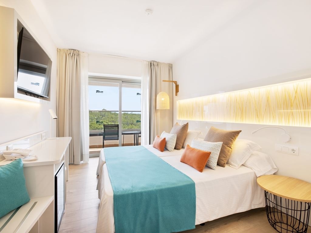 rooms-db--twin-room-balcony-or-terrace