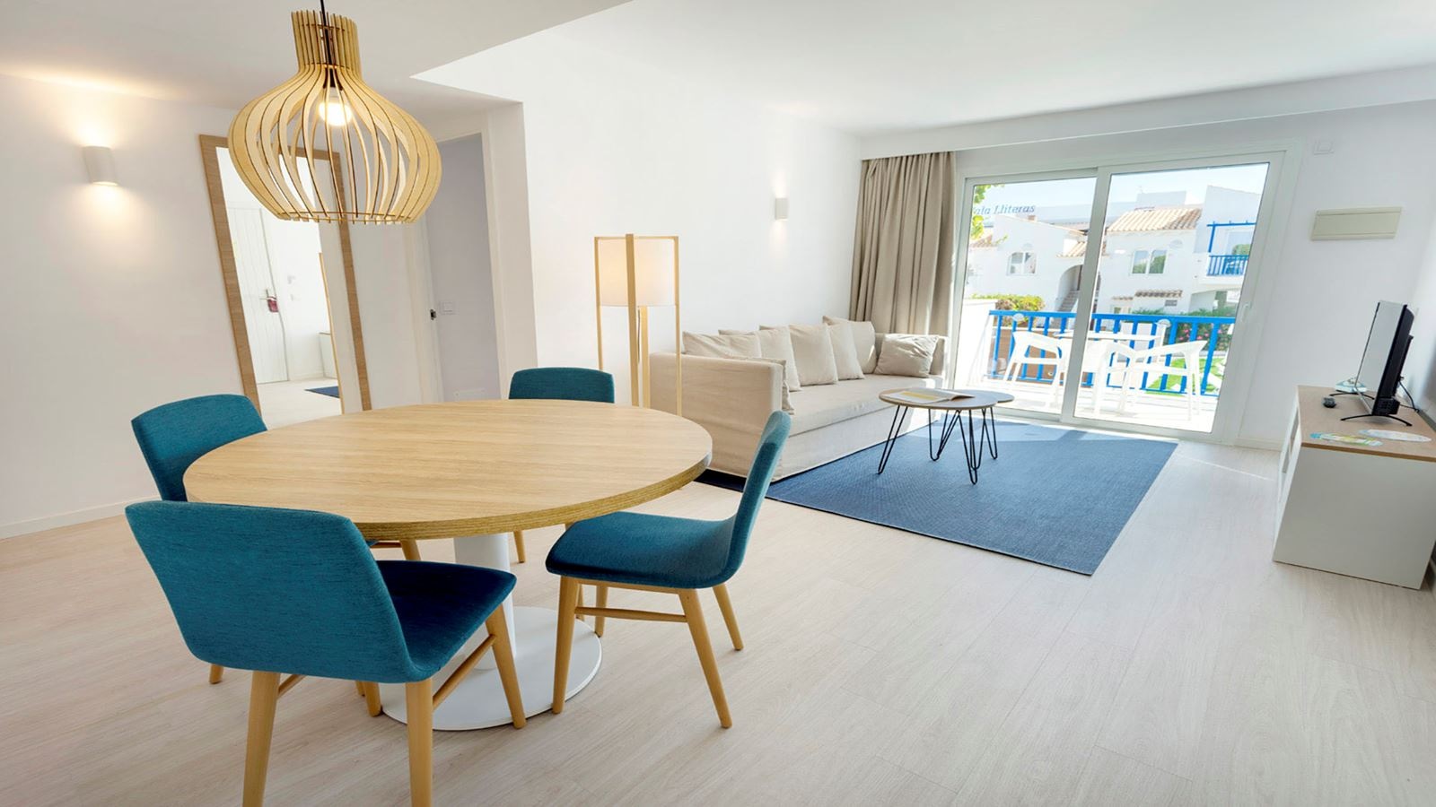 rooms-2-bedroom-suite-balcony-or-terrace