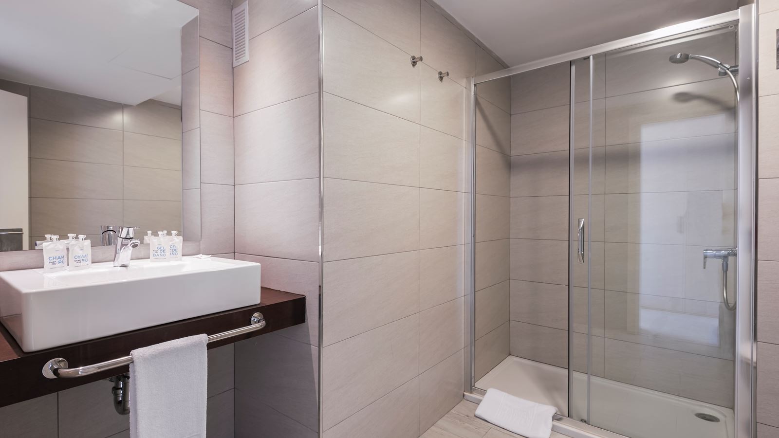 rooms-apartment-balcony-or-terrace