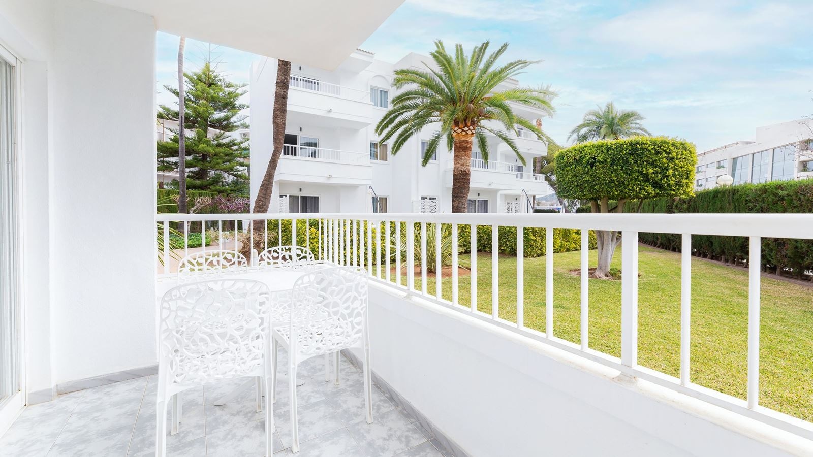 rooms-apartment-best-price-balcony-or-terrace