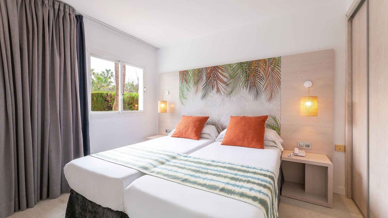 rooms-apartment-balcony-or-terrace